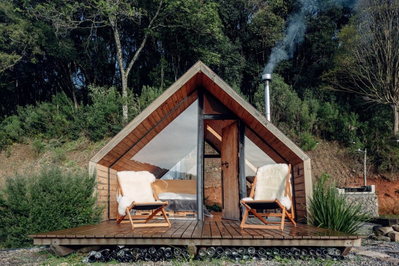 глэмпинг-домик шалаш с панорамным остеклением от Ecocamp